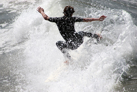 circular wave pool surfing