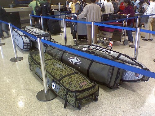 surfboards-in-airport